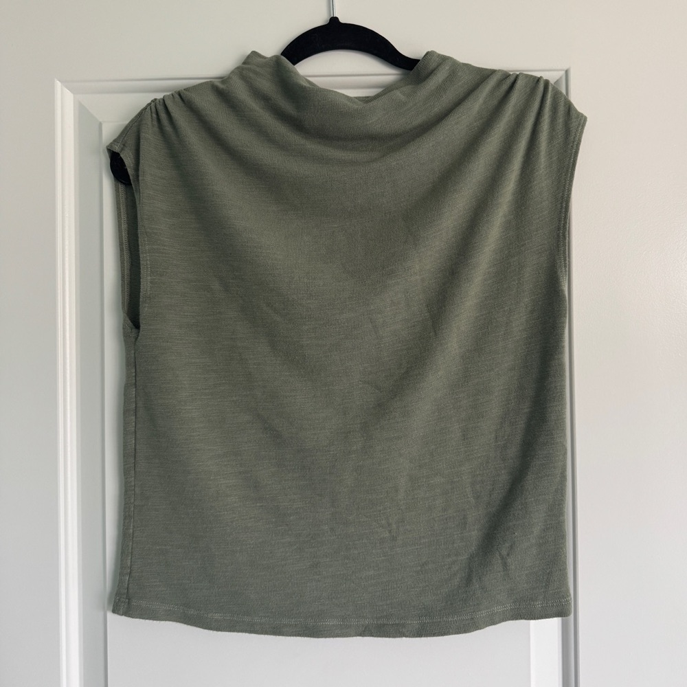 Monrow Women's Green tee